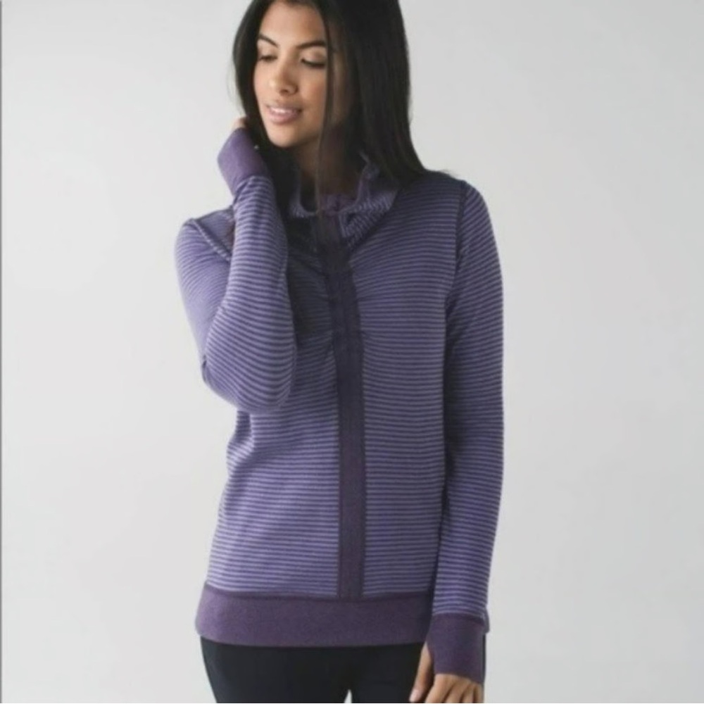 LULULEMON VINTAGE IN A CINCH REVERSIBLE PURPLE STRIPE COWL NECK
PULLOVER WOMENS